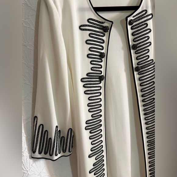 Ming Wang Cream Jacket with Black Trim and Embellished Buttons - Picture 3 of 7